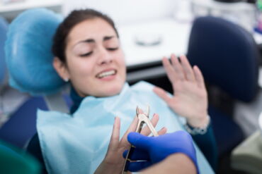 How to overcome the fear of a dentist?